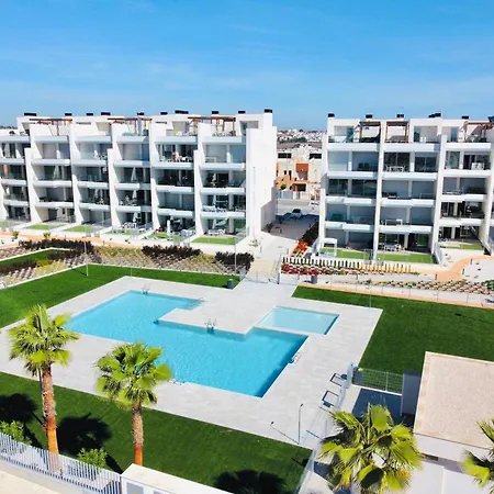 Two Bedrooms Luxury Ground Floor In The Sun Apartment *